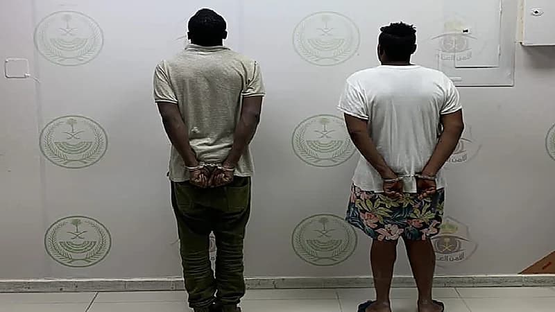 القبض على مواطنين لسطوهما على محال تجارية بالرياض