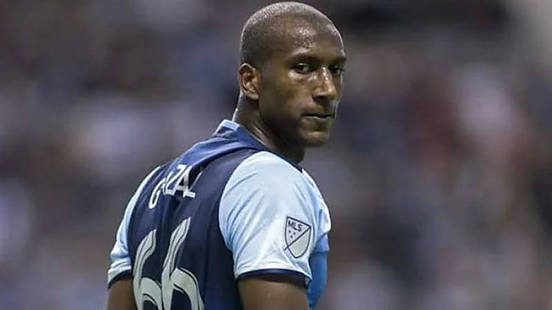 ضبط لاعب منتخب مصر السابق بتهمة النصب والاحتيال