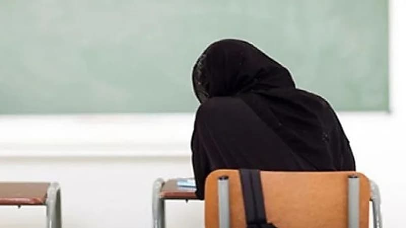 مدارس بنات تمنع إحضار الجوال