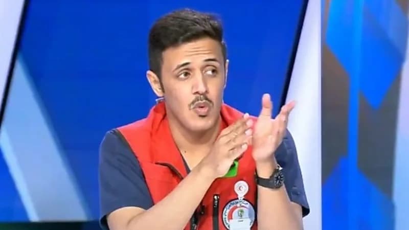 بالفيديو: مسعف يوضح كيفية إنقاذ مريض أصيب بـ"غصة" 