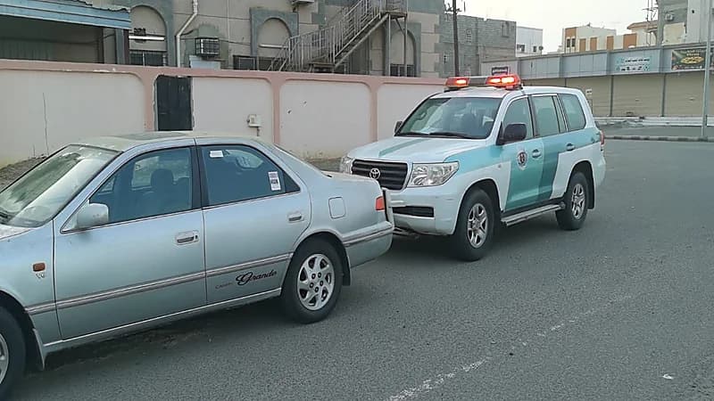 القبض على أحد مشاهير التيك توك لتركه مقعد القيادة أثناء سيرها