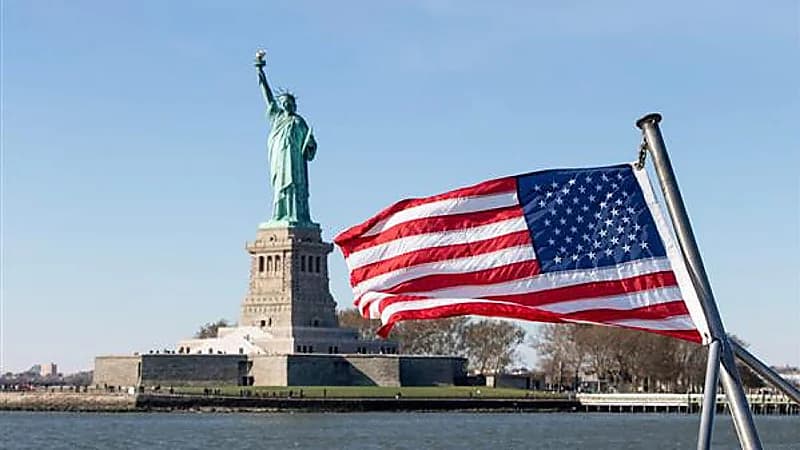 السفيرة الأمريكية لدى الناتو: نأمل في بدء مفاوضات حول أوكرانيا بشروط كييف