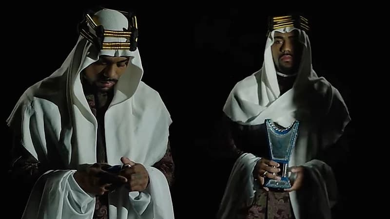 مالكوم يخطف الأنظار بعد ظهوره مرتدي الزي ويحتفل بيوم التأسيس .. فيديو