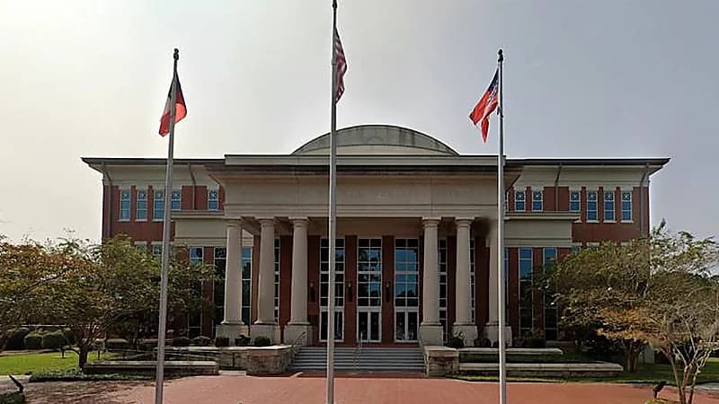 العثور على جثة قاضي جورجيا داخل قاعة المحكمة