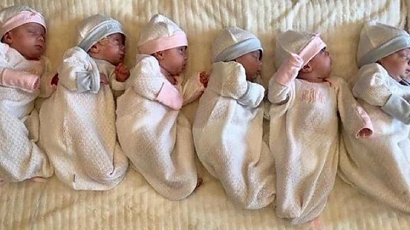امرأة عشرينية تلد 6 توائم