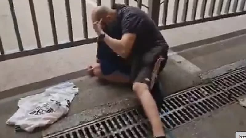 بالفيديو.. مشجع برشلوني ينهار بعد إعلان رحيل ميسي