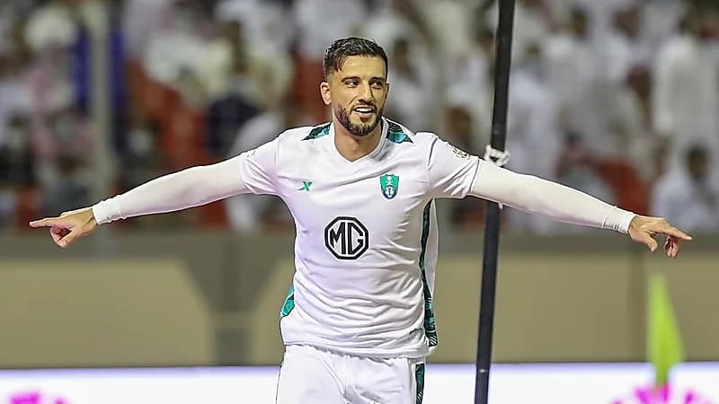 السومة يسطر سطوره الأخيرة مع الأهلي ويحدد وجهته الجديدة