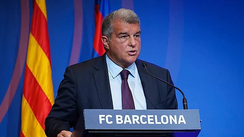 رئيس برشلونة يشيد بـ "فليك" بعد اعتماده على الناشئين