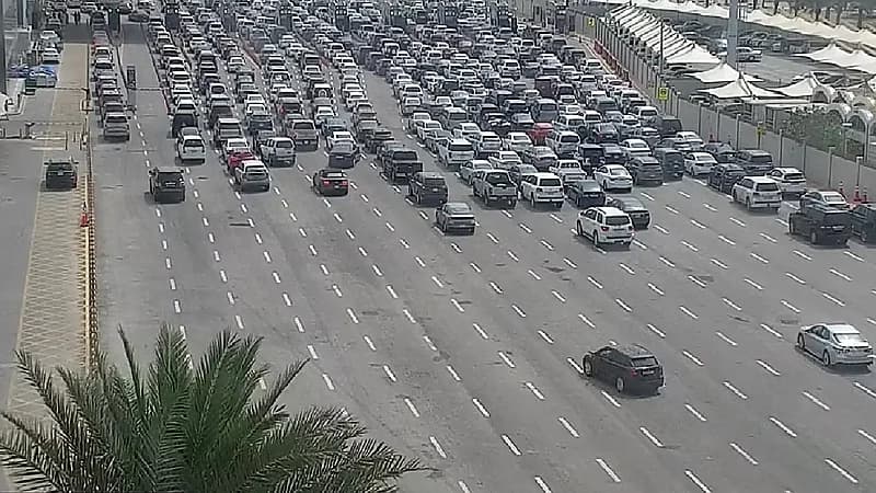 جسر الملك فهد يؤجّل الصيانة ويفتح جميع بواباته أمام المسافرين