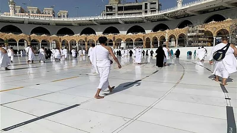 "الحج" تطالب شركات العمرة بالالتزام بمرافقة معتمري الخارج