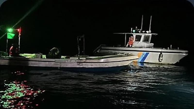 حرس الحدود بجدة ينقذ 4 أشخاص بعد جنوح واسطتهم البحرية