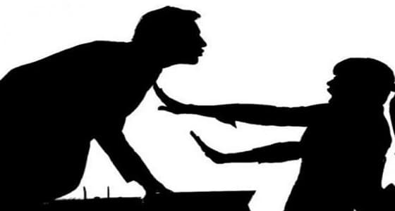 شاب يستغل انشغال إمام مسجد برفع الآذان ليتحرش بزوجته