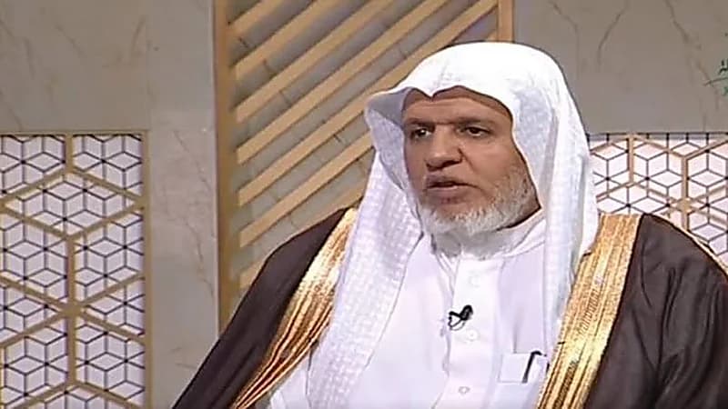 حكم وضع الأحذية في السيارة لدفع العين والمصحف لحفظها .. فيديو