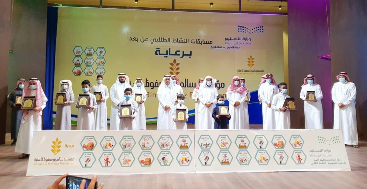 شاهد..  تعليق القنصل الأمريكي في الظهران على ما شاهدته في سوق الإبل بالأحساء