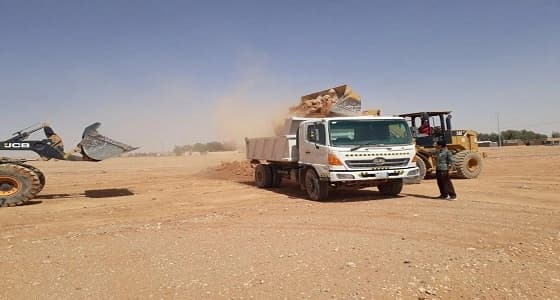 بالصور.. بلدية أم خنصر تكثف جولاتها لإزالة مظاهر التلوث البصري