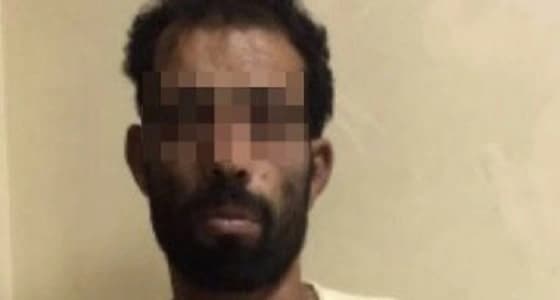 عامل يختطف طفلة ويعتدي عليها جنسياً انتقاما من والدها
