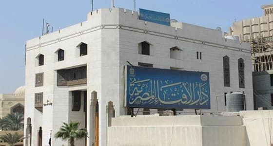 أمين الفتوى المصري يشرح حكم ترقيق النساء للحواجب