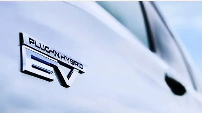 ميتسوبيشي تعلن عن نسخة هجينة جديدة