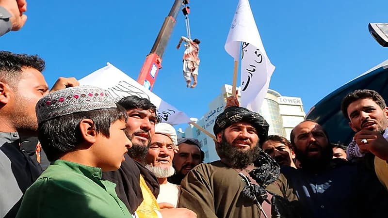 طالبان تكشف عن سبب تعليق جثث أفغانيين وعرضها في هرات