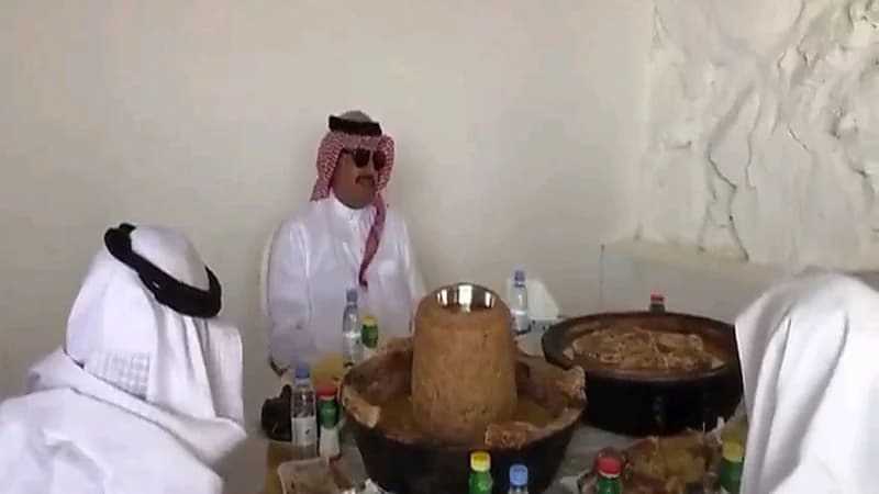 بالفيديو.. أمير عسير يرد ببيت شعر على مواطن تمنى استضافته في مكان يليق به