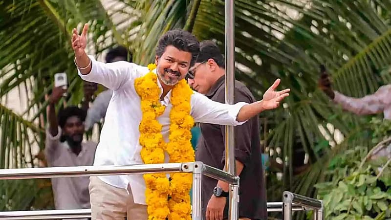 31 قتيلاً و50 مصاباً في تدافع خلال تجمع للممثل هندي.. فيديو