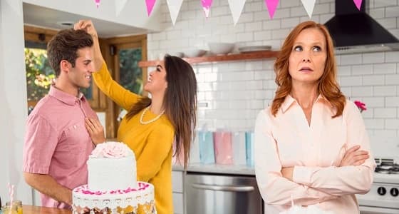 10 نصائح لتجنب غيرة حماتك