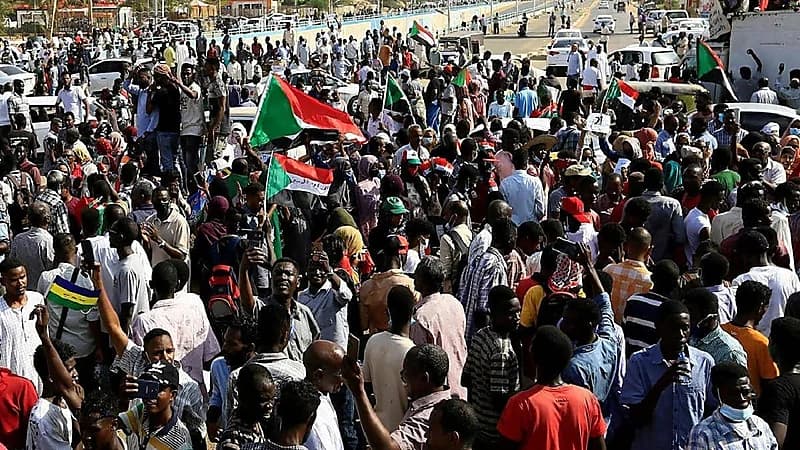 السجن لمدراء شركات الاتصالات لإعادتهم خدمة الإنترنت بالسودان