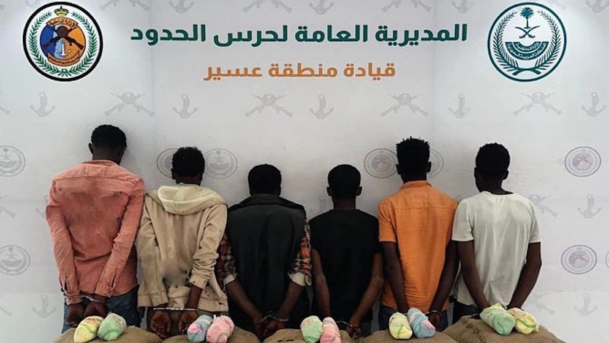 إحباط محاولة تهريب 11 كيلوجرامًا من الحشيش المخدر بجازان وضبط 9 مخالفين