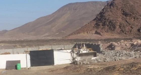 بالصور.. رقابية " قباء " تساعد الجهات الأمنية في إزالة الاعتداء على أرض