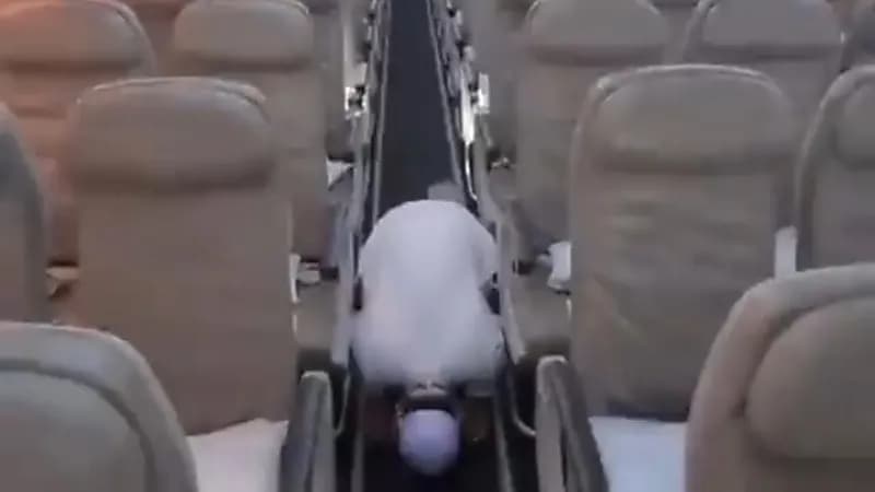 بالفيديو.. تايلندي يسجد شكرًا لله بأول رحلة من بانكوك إلى المملكة