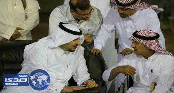 نائب أمير الجوف يطمئن على أحد نزلاء دار الرعاية