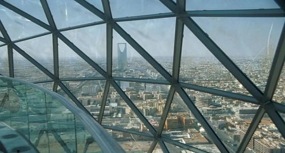 " ميكانيكي آسيوي " يعمل فني أسنان بمستشفى حكومي