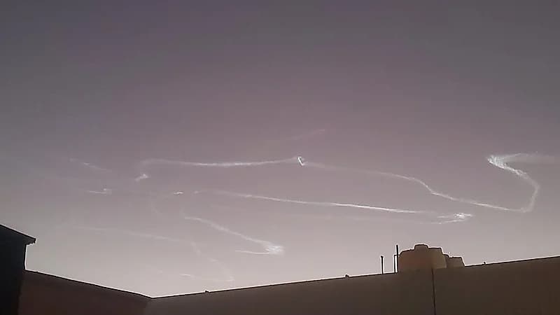 فلكي: الخطوط الدخانية المتكررة بسماء الباحة قد تكون ناجمة عن أجسام طائرة