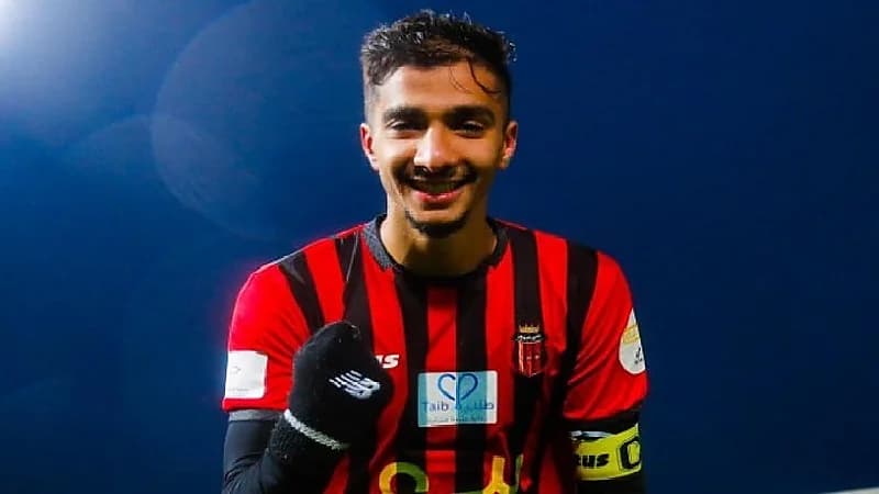 الأهلي والاتحاد يتنافسان على ضم مدافع الرياض