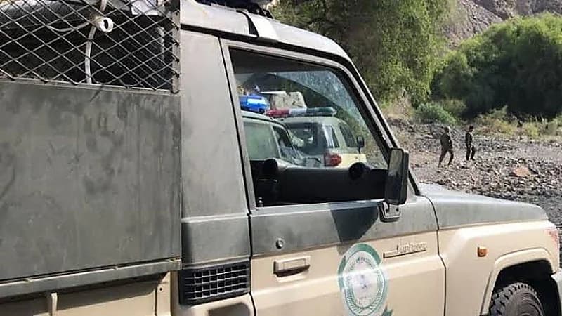 القبض على مخالِفَين لنظام أمن الحدود لتهريبهما نبات القات المخدر بالدائر
