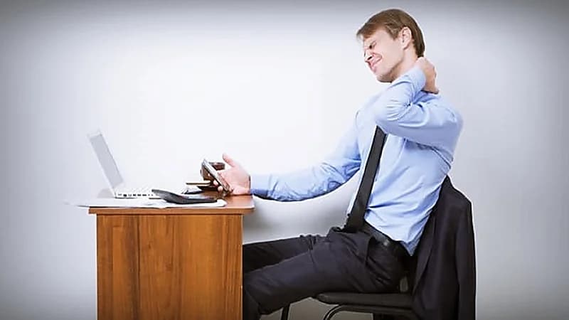 بالفيديو .. مختص: خطر الجلوس يعادل مخاطر التدخين