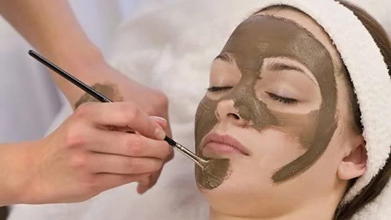 الطين المغربي يساعد على نضارة البشرة وتوحيد لونها