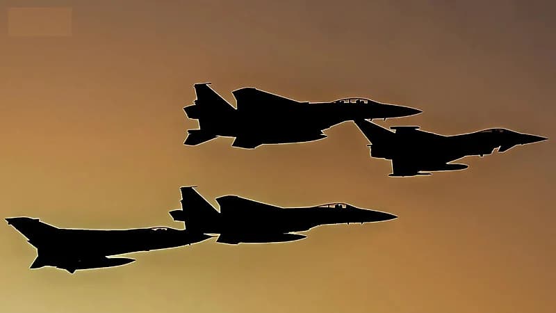 سماء جدة تشهد عروضًا جوية للمقاتلات السعودية احتفاءً باليوم الوطني الـ95