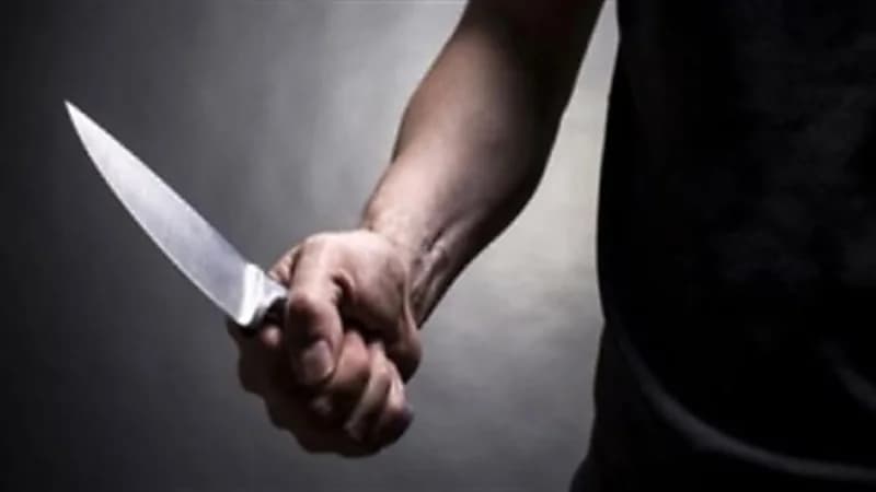 شاب يقتل والد خطيبته بطعنات قاتلة