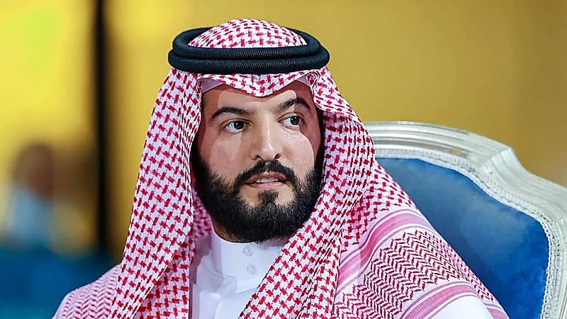 فهد بن نافل يرافق الأمير نواف بن سعد في معسكر الهلال