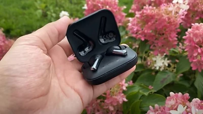 بالصور.. "OnePlus" تطلق سماعات لاسلكية منافسة لآبل