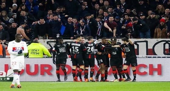 ليون يخسر ويتعرض لضربة في صراع المركز الثاني بالدوري الفرنسي