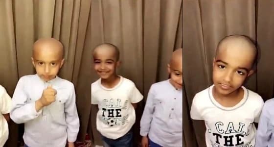 بالفيديو.. طفل يعبر عن حبه لصديقه ويصلع فزعا له