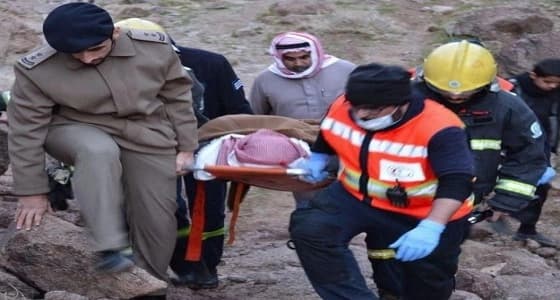 الدفاع المدني يُحذر.. بعد سقوط مواطن إثر تسلقه جبل بـ " حائل "