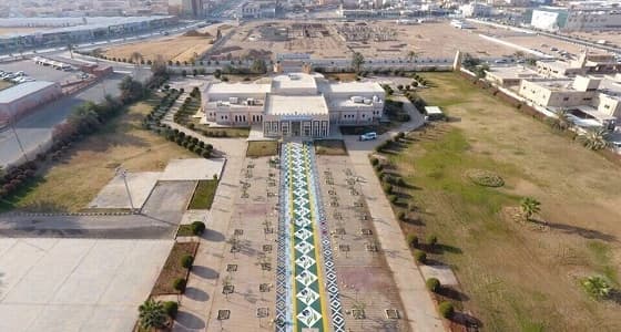 بالصور.. تهيئة ممرات للمشاة استعدادا لمهرجان الزيتون بسكاكا