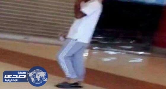 القبض على المتهم بسكب مادة حارقة على سيدات بمجمع تجاري في جدة
