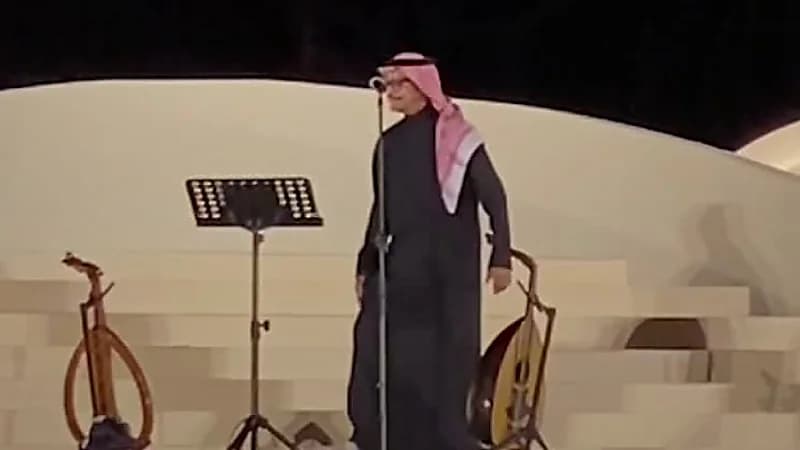 بالفيديو.. ردة فعل رابح صقر تجاه شخص ناداه باسمه في حفله بالعلا