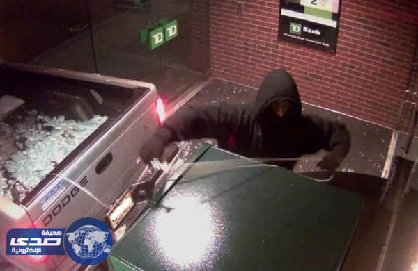بالفيديو.. لصوص يحاولون سرقة صراف آلي