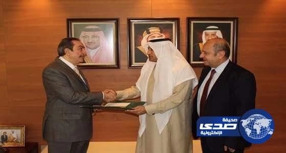 سمو السفير يسلم شيك المساهمة السعودية السنوية للأونروا لدعم للاجئين الفلسطينيين