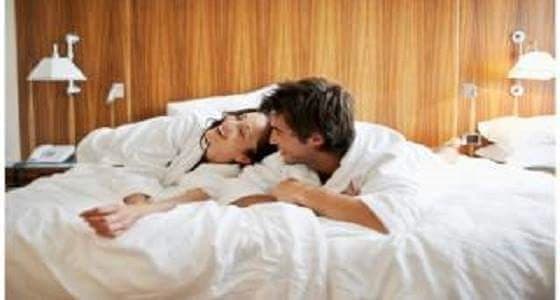 من أجل رومانسية أفضل..تخلّصي من الخجل مع زوجك